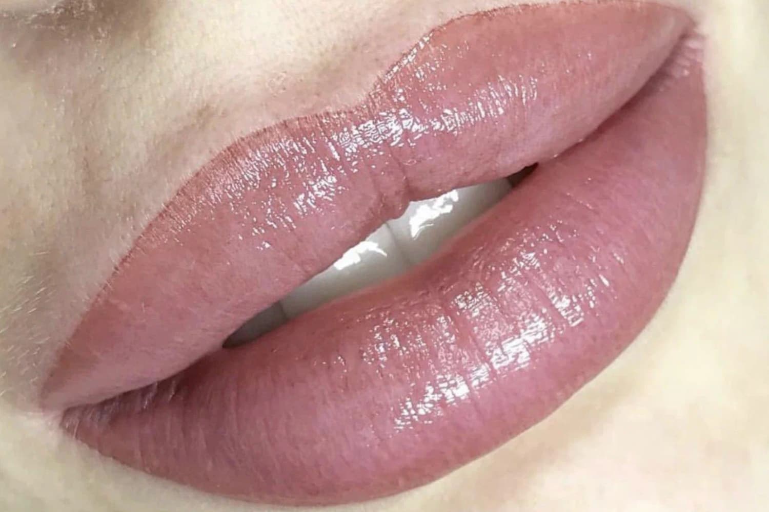 Перманентный макияж губ акварельная техника