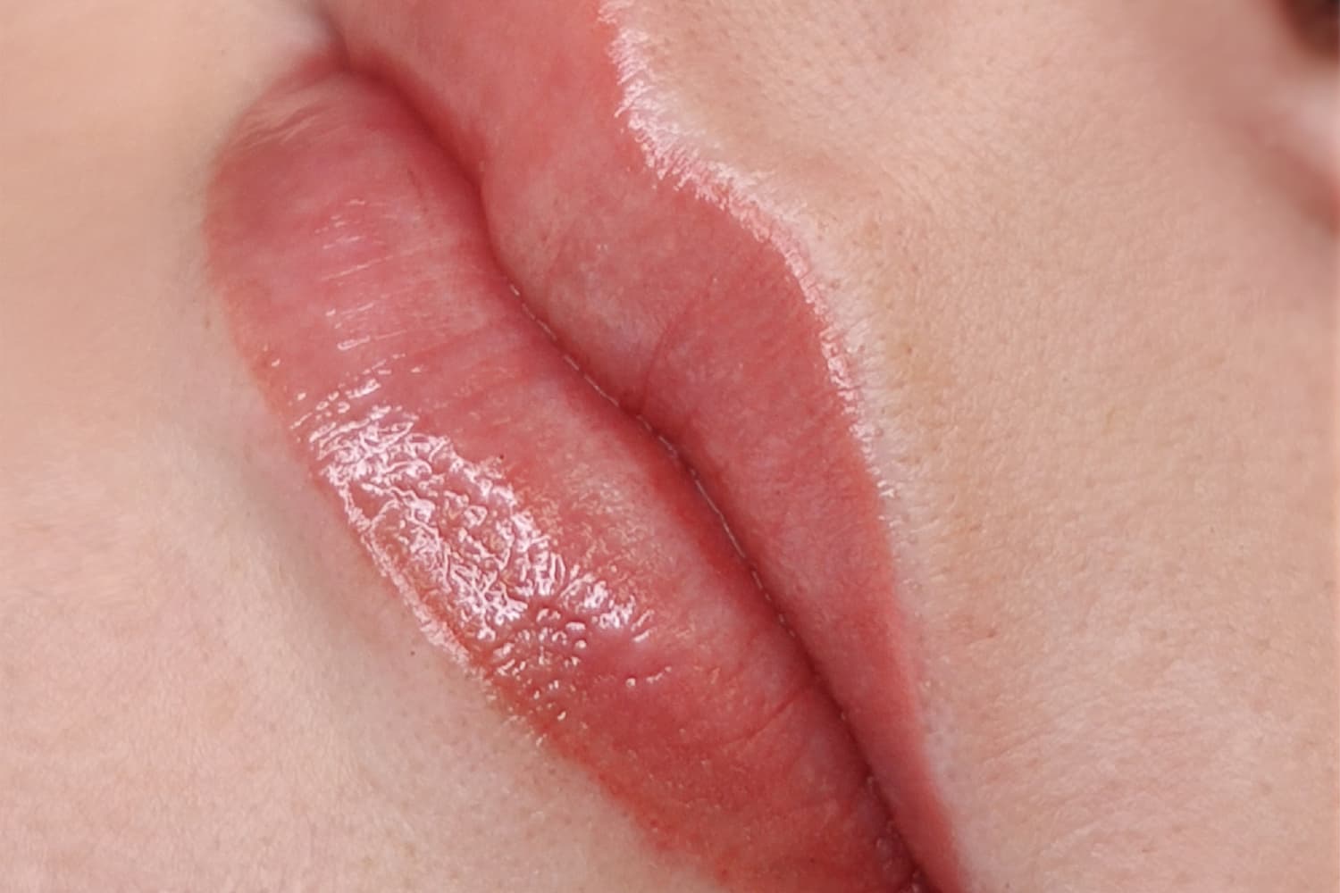 Перманентный макияж губ натуральный акварельный цвет